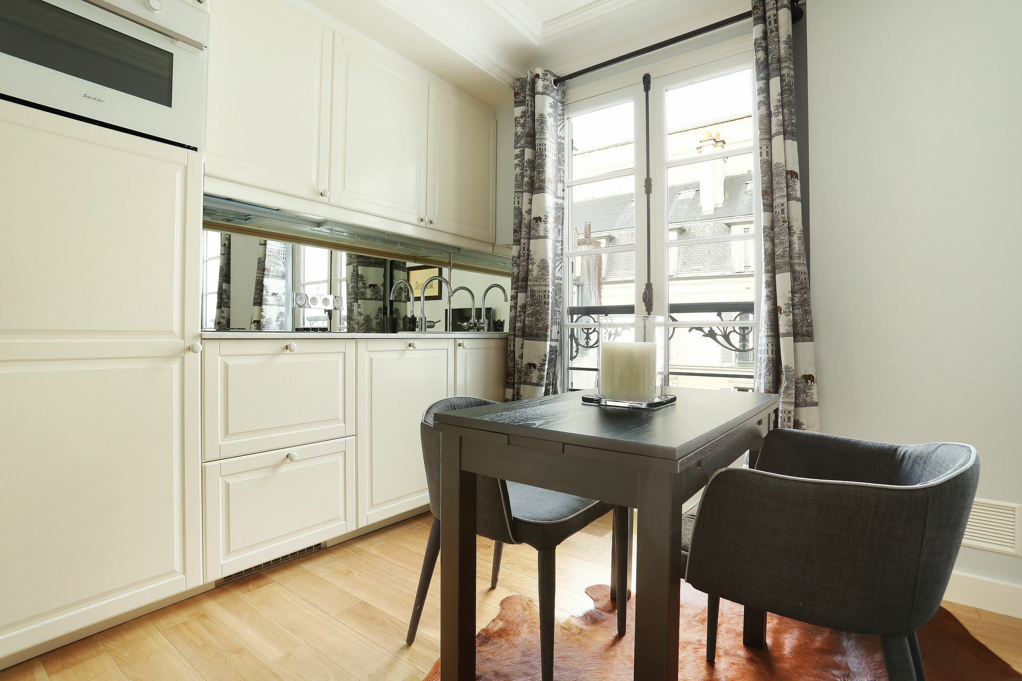 Prestige Tour Eiffel Apartment *